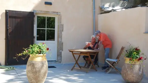 Terrasse 17 M2: de plain-pied avec la cuisine/ coin repas