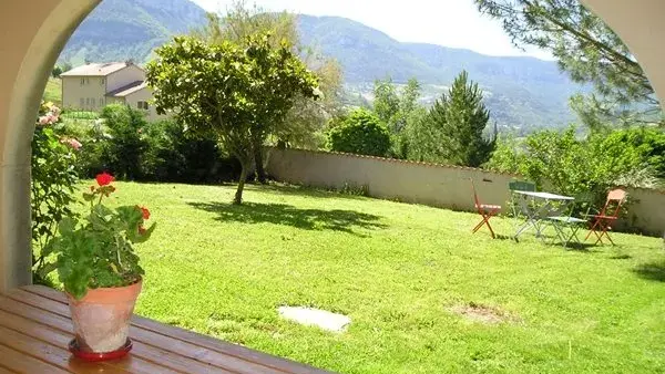 Vue de la terrasse sur le Causse Noir