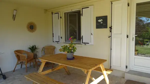 Terrasse abritée du Gîte chez Marie compeyre