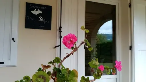 Terrasse abritée au Gîte Chez Marie