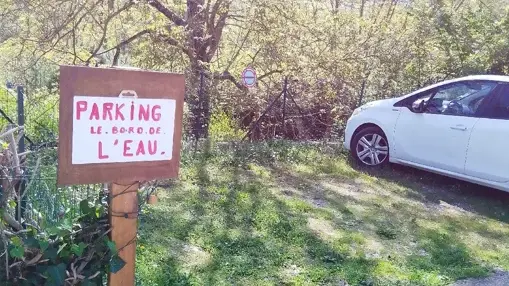 parking bord de route ( 2 places)