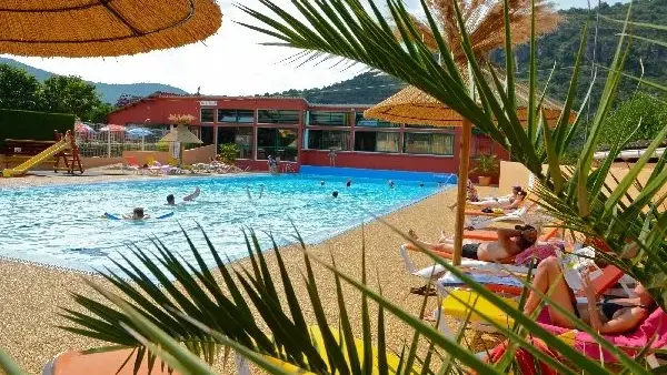 Camping-cascade-aveyron-piscine 25m x 10m