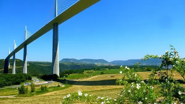 1-camping-cascade-aveyron-viaduc-millau
