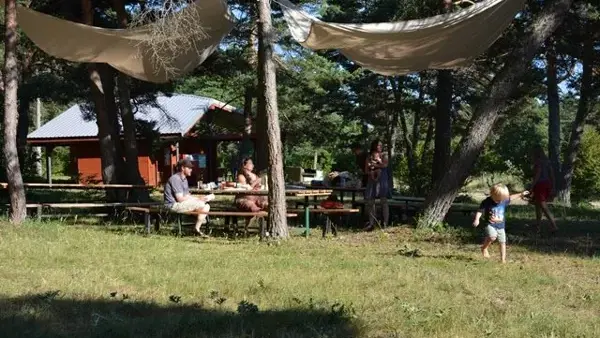 ECO-CAMPING DU LARZAC, aire de repas