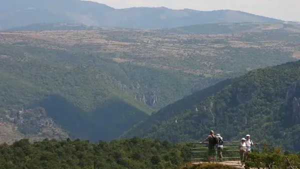 Randonnée pédestre avec vue sur le Larzac