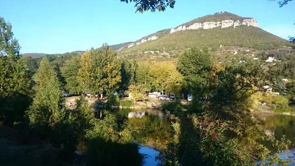 CAMPING LARRIBAL au bord du Tarn, au pied de la Pouncho d'Agast