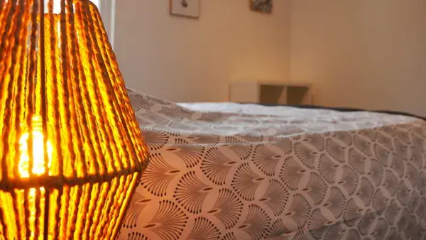 Chambre 1
(Lit 140x190 - Petite penderie)