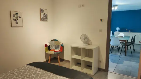 Chambre 1
(Lit 140x190 - Petite penderie)