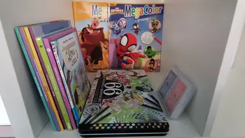 Pour les petits et pour les grands...
(Livres enfants, coloriage, crayons de couleurs, jeux de cartes, jeux de société...)
