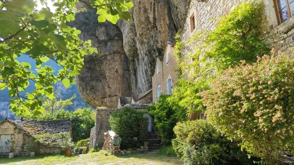 Randonnée du point sublime dans les gorges du Tarn
(Compter 45min-1h en voiture pour se rendre au départ de la randonnée - Celle-ci grimpe beaucoup, il faut être à l'aise mais en vaut le détour, retour en boucle en passant par un petit village troglodyte - Si vous souhaitez la faire, n'hésitez pas à me demander des infos, ça sera avec plaisir)