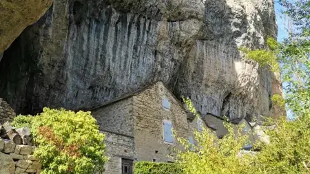 Randonnée du point sublime dans les gorges du Tarn
(Compter 45min-1h en voiture pour se rendre au départ de la randonnée - Celle-ci grimpe beaucoup, il faut être à l'aise mais en vaut le détour, retour en boucle en passant par un petit village troglodyte - Si vous souhaitez la faire, n'hésitez pas à me demander des infos, ça sera avec plaisir)
