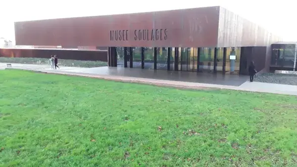 RODEZ

Son musée Soulages avec les œuvres du peintre ruthénois Pierre SOULAGES