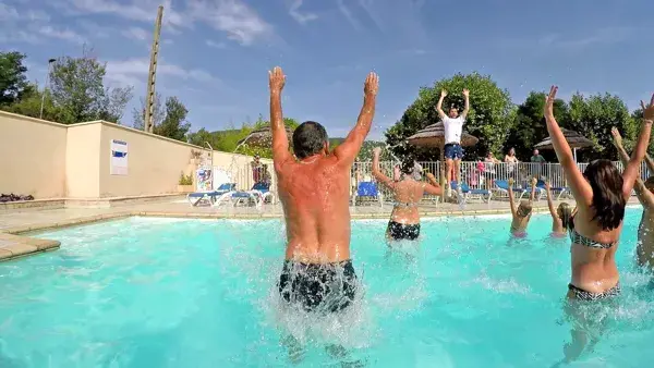 Camping les 2 Vallees animations piscine chauffee nant aveyron occitanie france