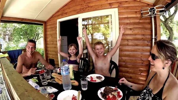 Camping les 2 Vallees location cottage nant aveyron occitanie france