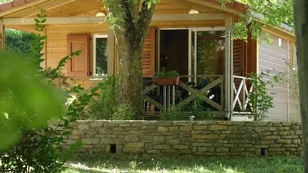 Camping les 2 Vallees chalet nant aveyron occitanie france