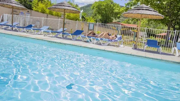 Camping les 2 Vallees piscine chauffee nant aveyron occitanie france