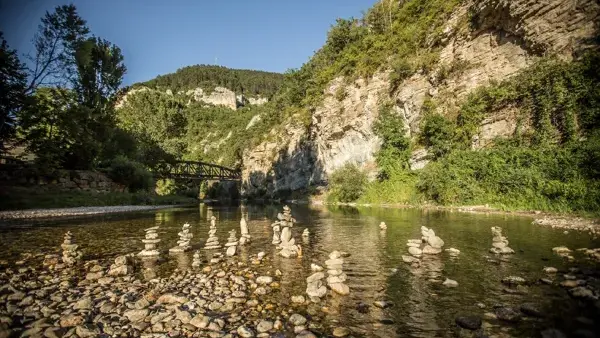 Camping les 2 Vallees riviere nant aveyron occitanie france