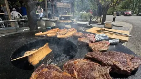 Grillade au brasero les soirs d'été.