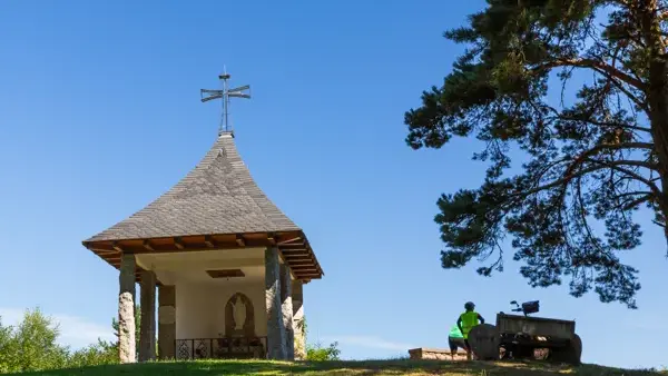 Panorama sur la vallée du Lot depuis Notre Dame des Hauteurs à Golinhac