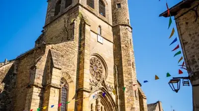 Eglise Saint-Côme et Saint-Damien et son clocher tors
