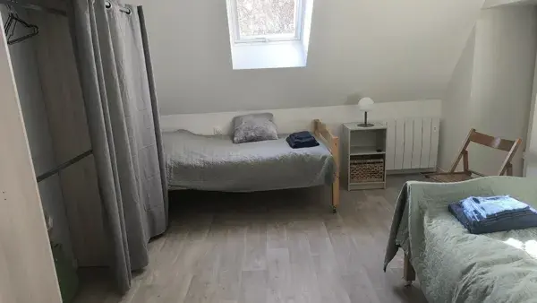 Chambre enfants avec deux lits simples