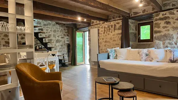 Vue de l'intérieur du gîte Le Chant de Grillon