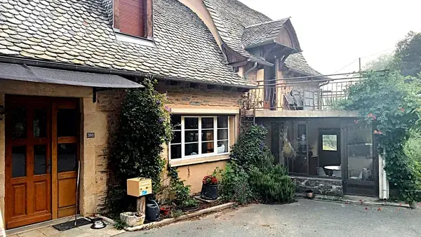 Entrée de la location par la véranda