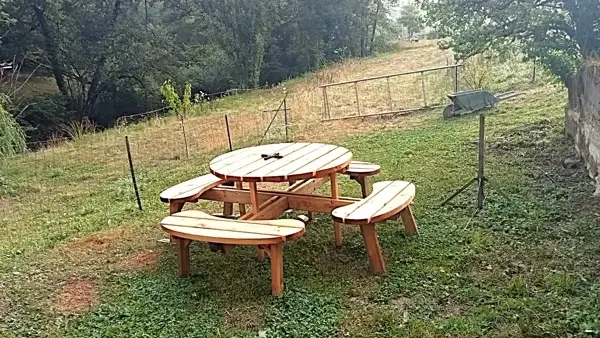 Table pique nique avec grand parasol