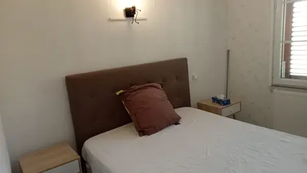 Chambre 9m² lit en 140