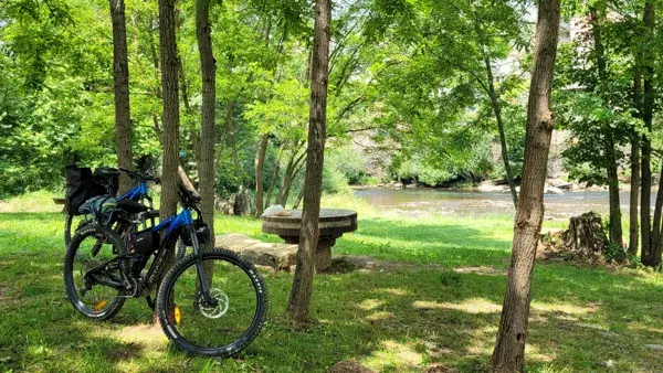 Aire de pique-nique des bords du Lot à Saint-Côme d'Olt