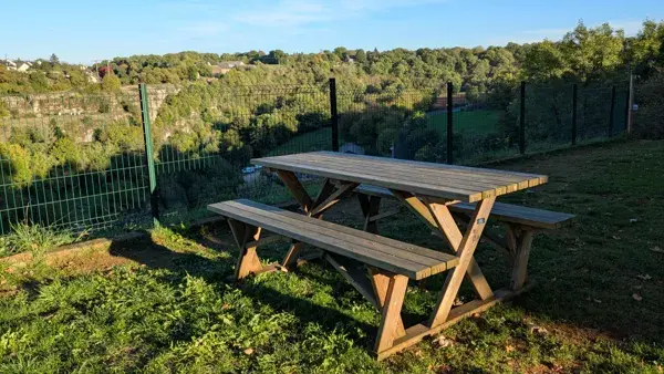 Aire de pique-nique de la place du Portalet Bozouls