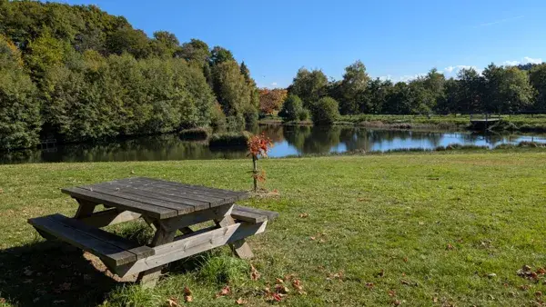 Aire de pique-nique du plan d'eau du Nayrac