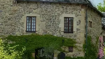 Entrée par l'ancienne route