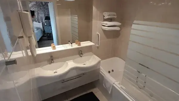 Suite Barock (salle de bain balnéo)