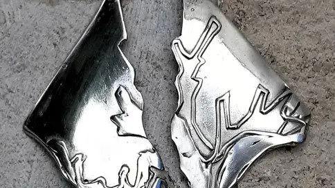 Boucles d'oreilles en argent massif.