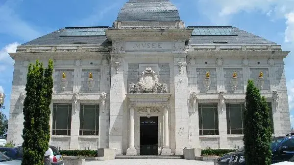 FACADE DU MUSÉE DENYS PUECH (RODEZ)