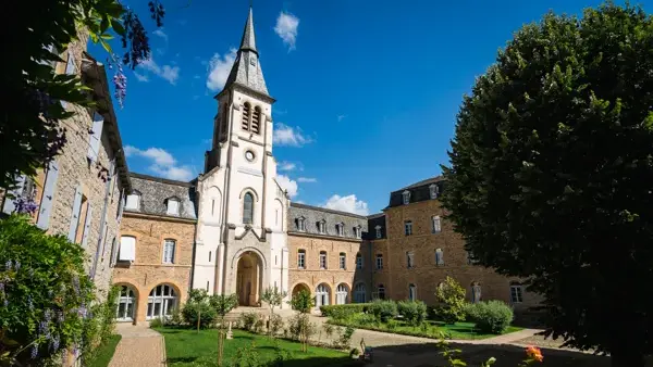Cour intérieure  ( chapelle )