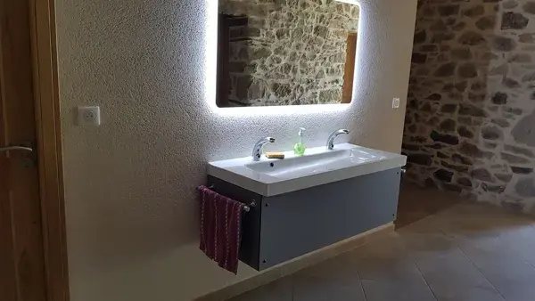 Gite La Belle Ecole (L'escola polida)