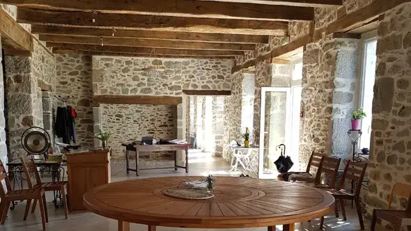 Gite La Belle Ecole (L'escola polida)