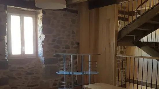 Gite La Belle Ecole (L'escola polida)