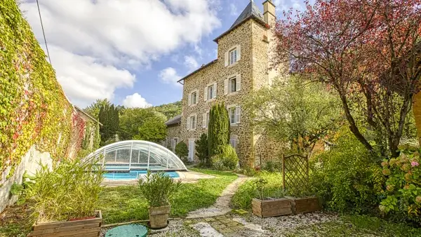 entrée du moulin avec la piscine