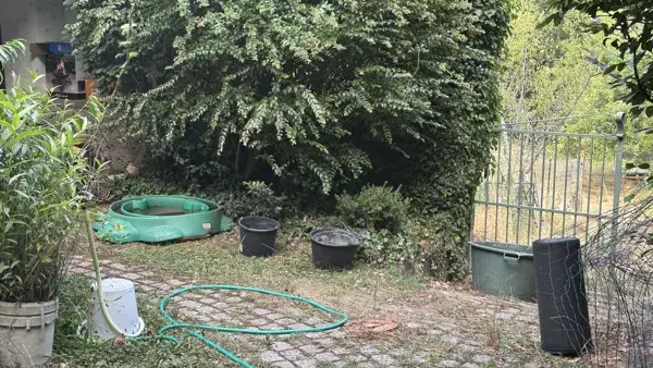 Cour aux canards, accès à la rivière et au près aux pommiers