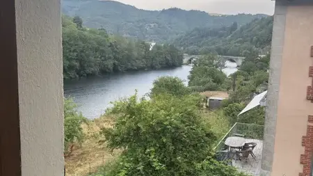 Vue sur la rivière de la chambre