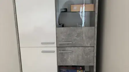 Armoire à jeux classiques dans le salon