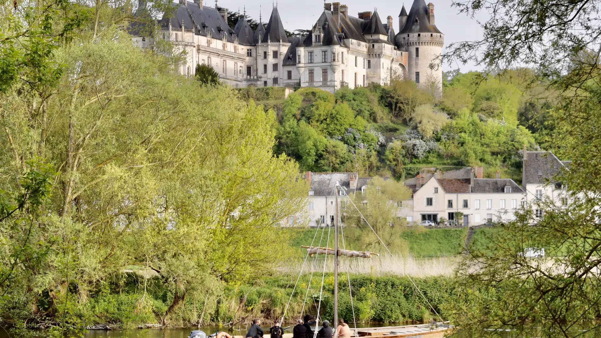 Bateau et Château Chaumont sur Loire