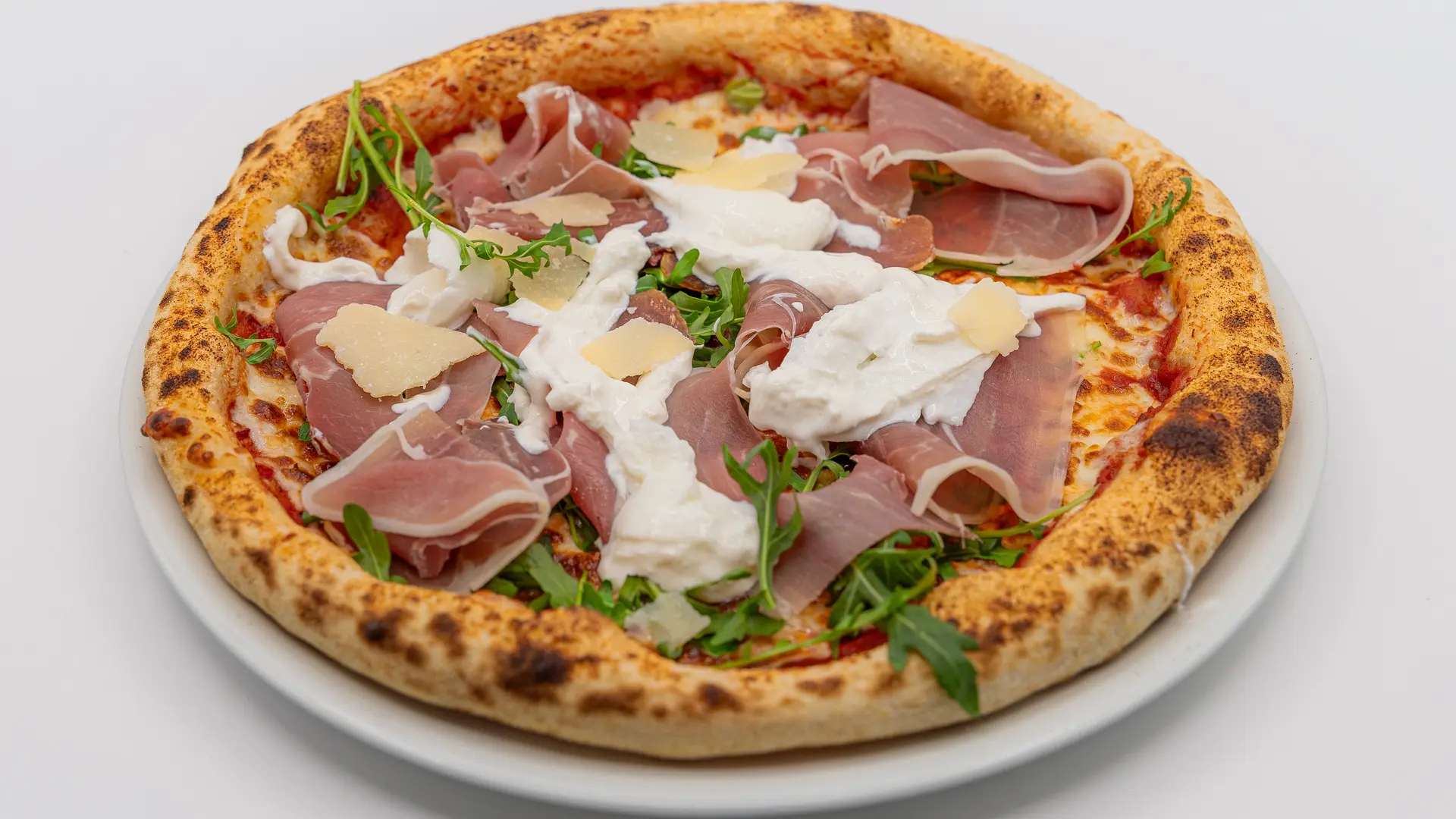 Ozzy VIP – Base sauce tomate, mozzarella IGP, jambon crue, burrata