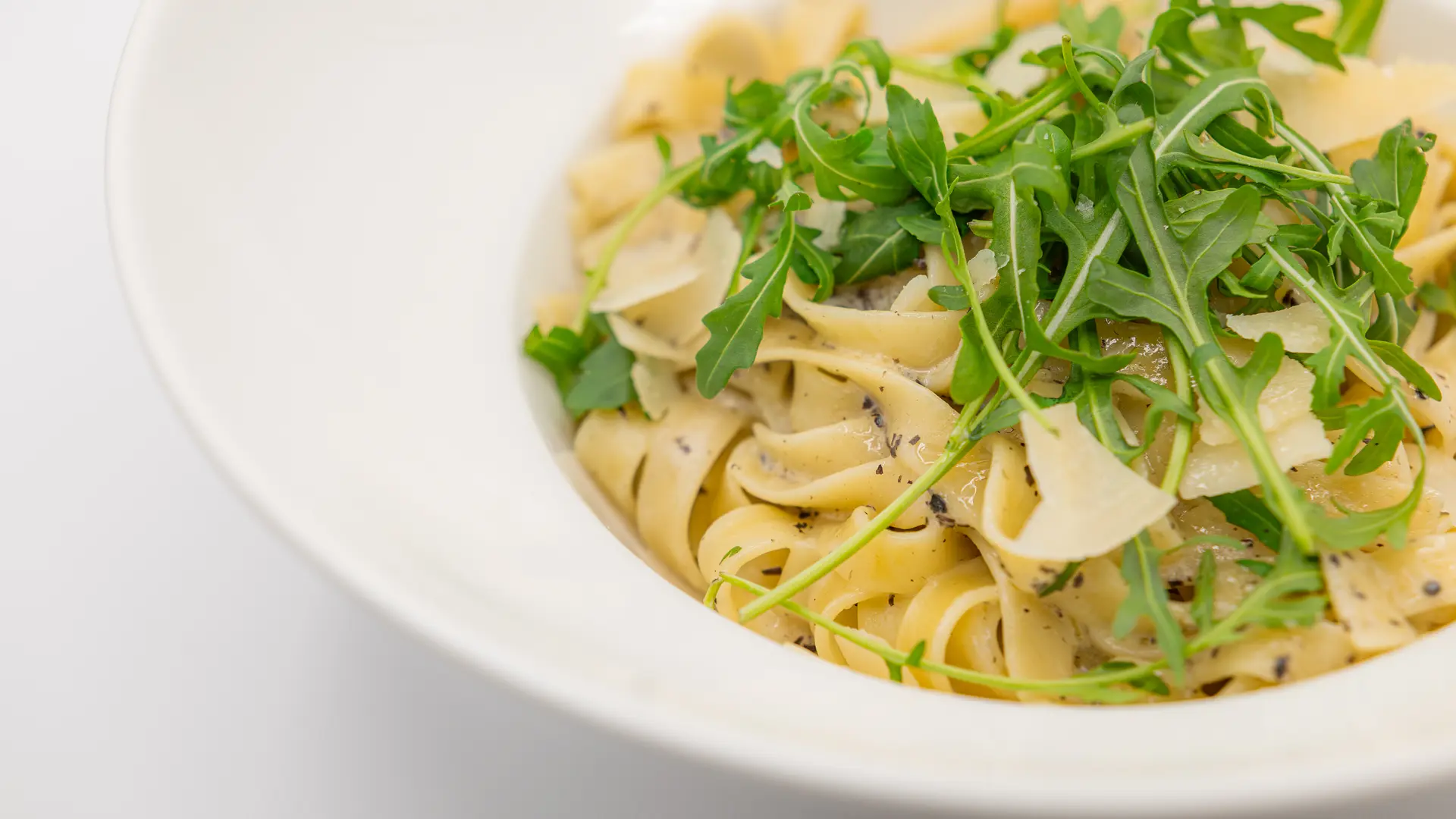 Tagliatelle al tartufo, copeaux de parmesan, crème, roquette