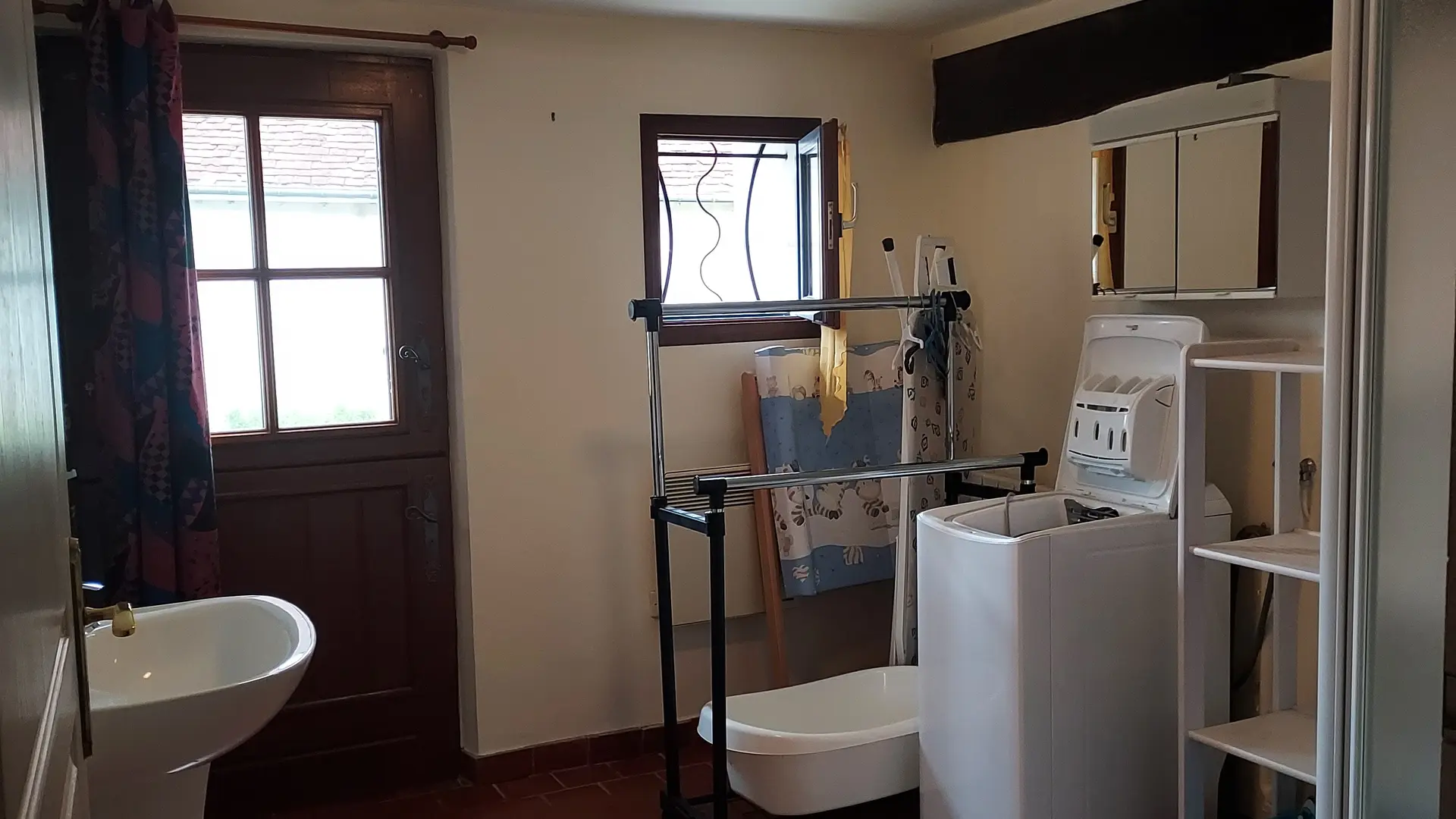 Buanderie et douche lavabo - Gîte 1 de la Petite Lionnière