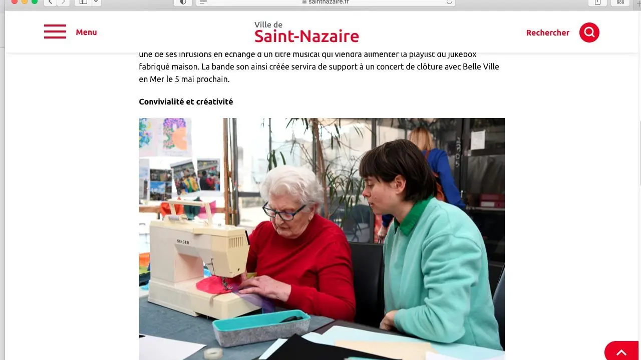 Béatrice Bailet accompagne les activités manuelles.