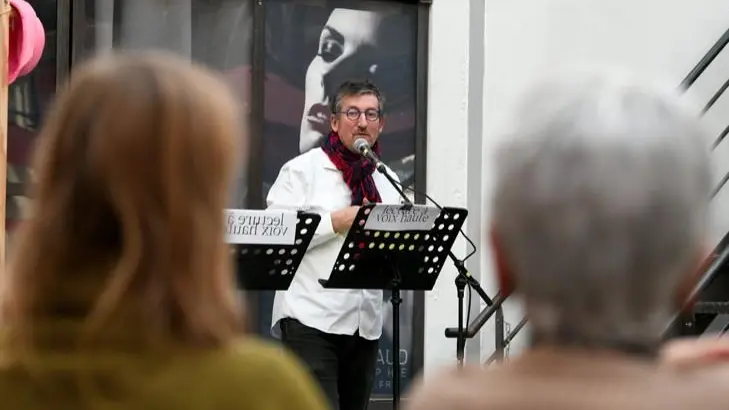 Lecture de Joël Kerouanton pendant l'après-midi Lichouzerie